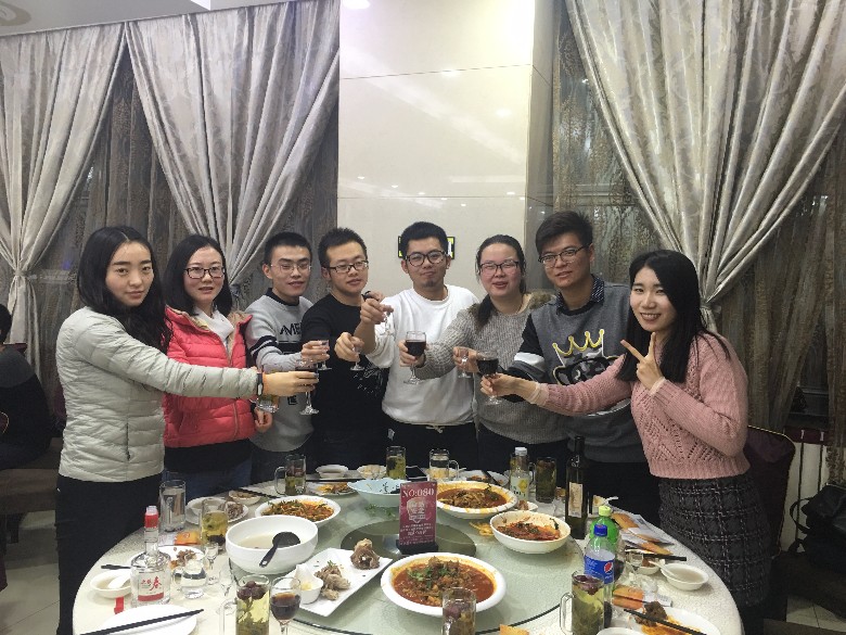 1523942340900009.jpg 2015级会计专硕蔺汉杰老师师门聚餐2.jpg